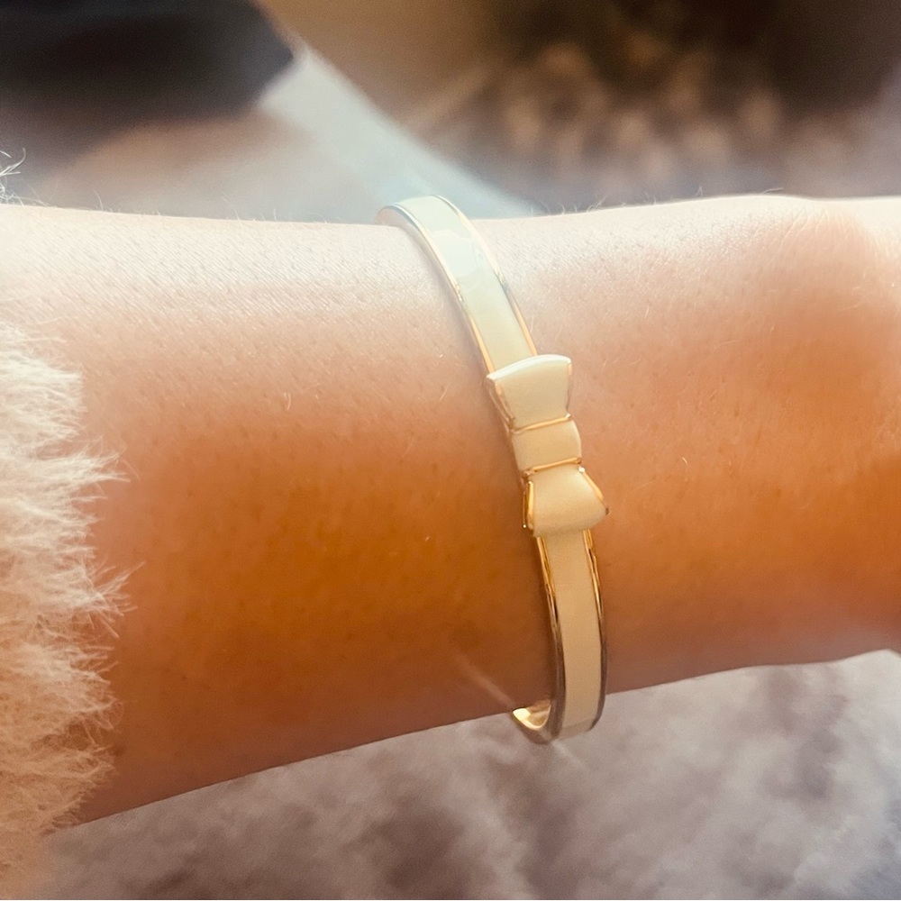 KATE SPADE ♠️ — Bow Bangle - Picture 3 of 8